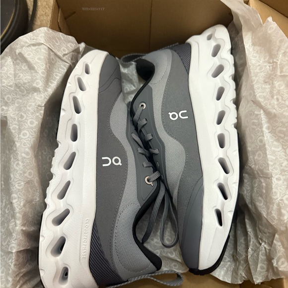 Loewe Women's Grey Sneakers - Picture 4 of 7